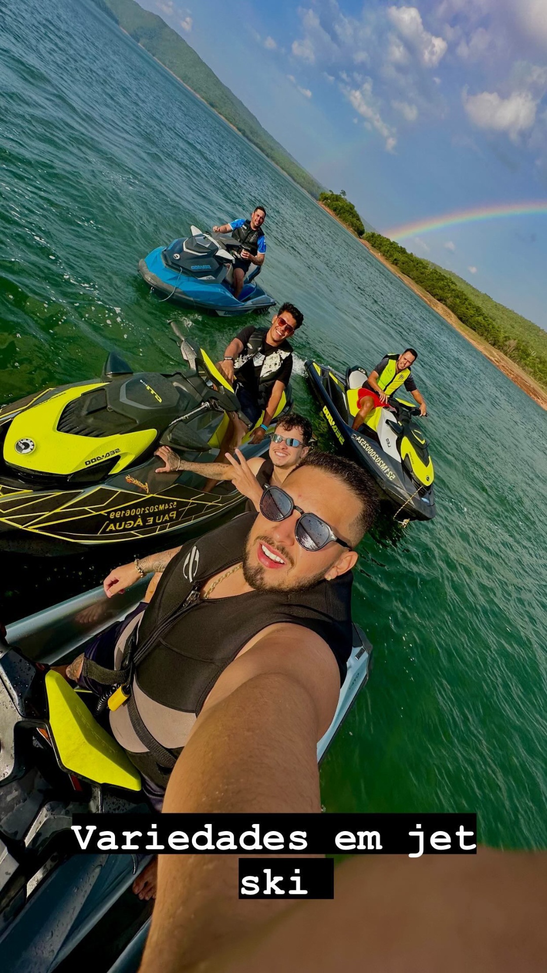 Clientes da Jet Caldas aproveitando o passeio no Lago Corumbá em Caldas Novas